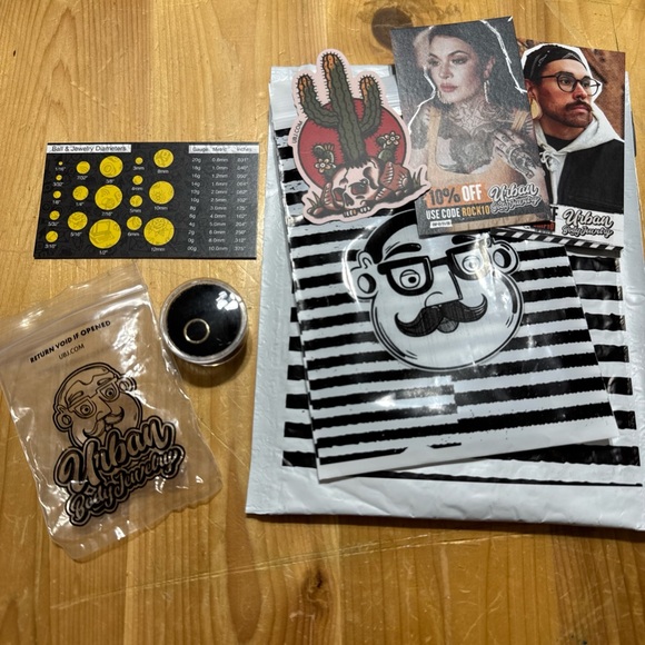 Urban Body Jewelry 7mm 14k Yellow Gold 16G Clicker Seamless Hinged Hoop Earring - Picture 2 of 9